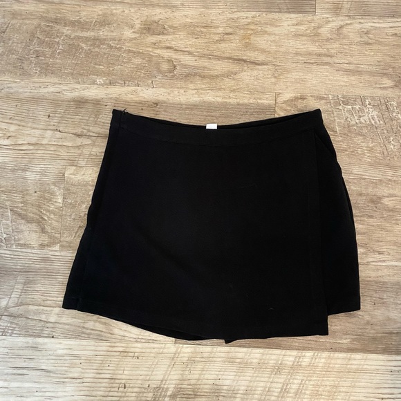 Pants - NWOT Black Skort